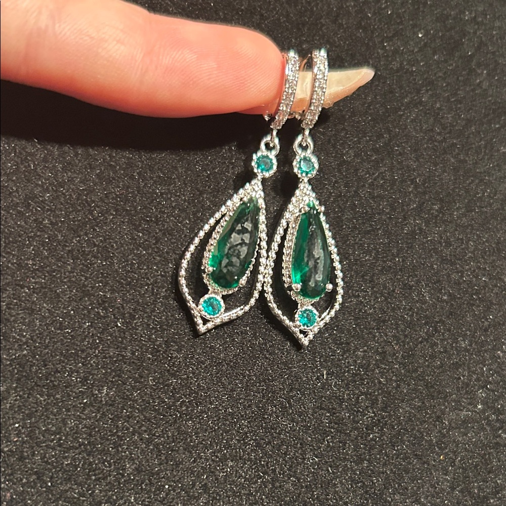 Elegant Silver and Green Teardrop Earrings - Picture 2 of 5